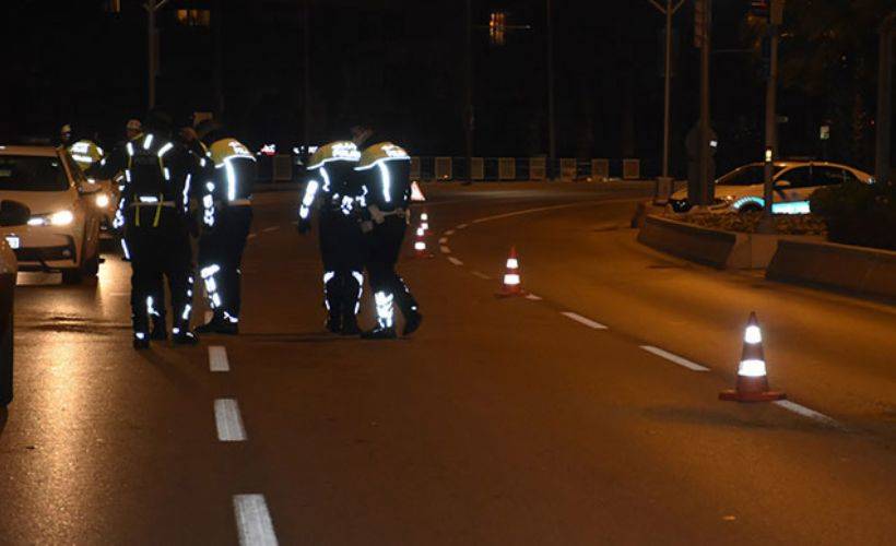 Yolun karşısına geçmek isterken iki otomobilin çarptığı genç kız öldü