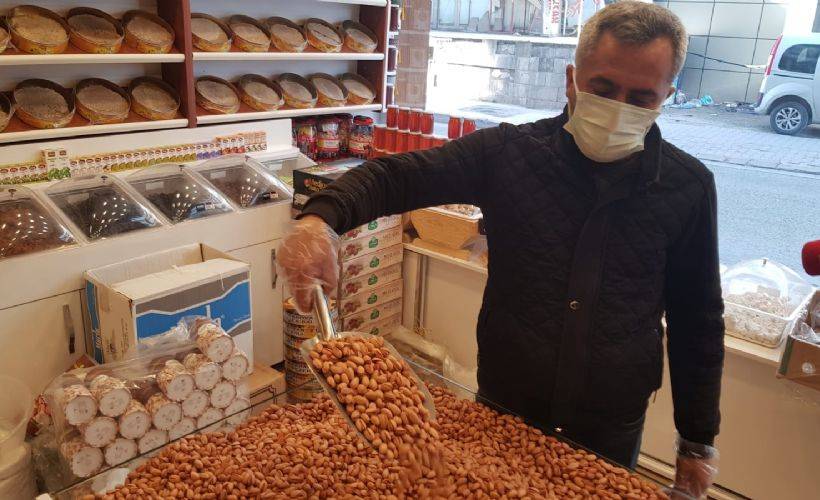 Siirt fıstığında fiyat düştü; satan da alan da memnun