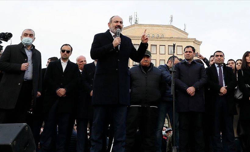 Sarkisyan, darbe girişimi yapan Genelkurmay Başkanını görevden alma kararnamesini imzalamadı