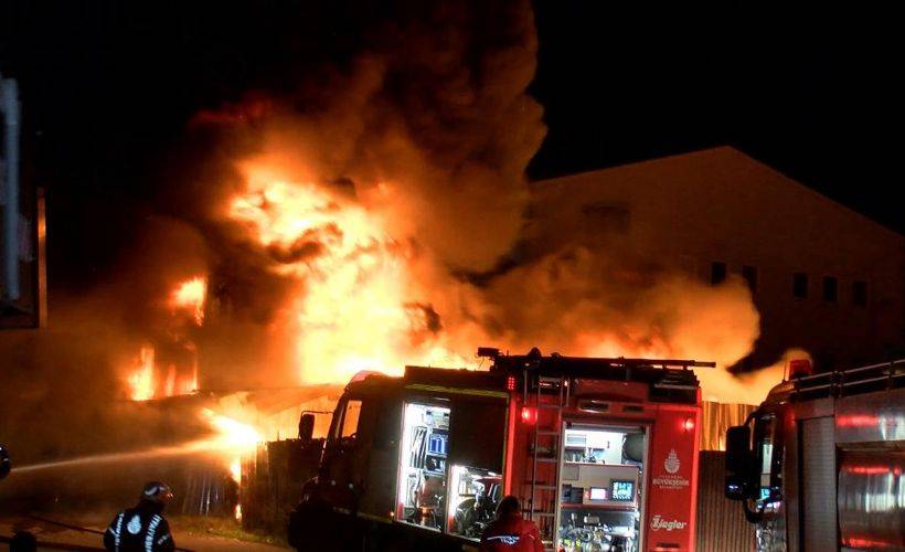 İstanbul'da geri dönüşüm tesisinde yangın
