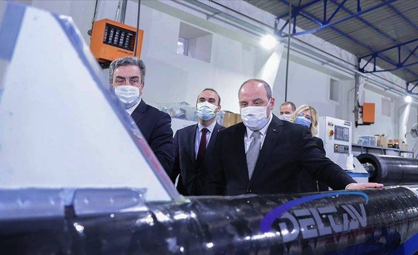 Bakan Varank 'Türkiye'nin Ay misyonu'nda görev alan Delta V'nin tesislerini ziyaret etti