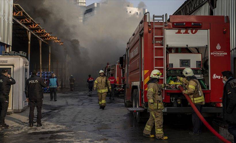İstanbul'da geri dönüşüm tesisinde yangın