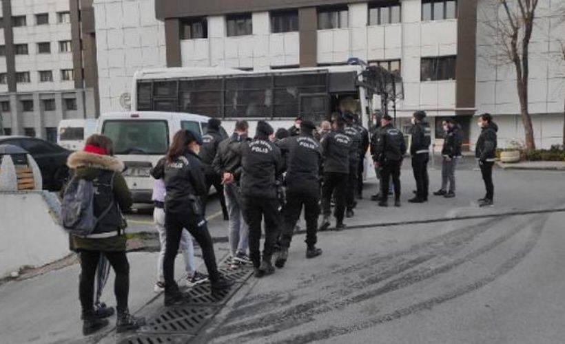 Bahçelievler'de çaldığı klimayı sırtlayıp götürürken polise yakalandı