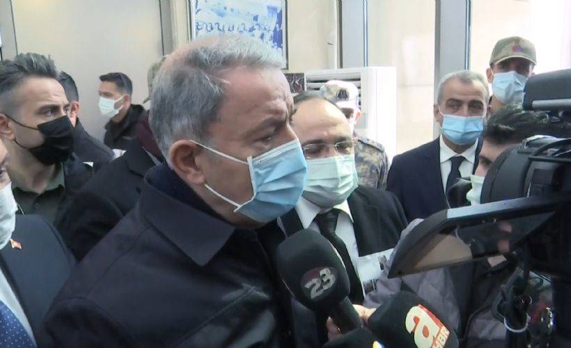 Bakan Akar, helikopter kazasında yaralanan askerlerin durumunun iyi olduğunu söyledi