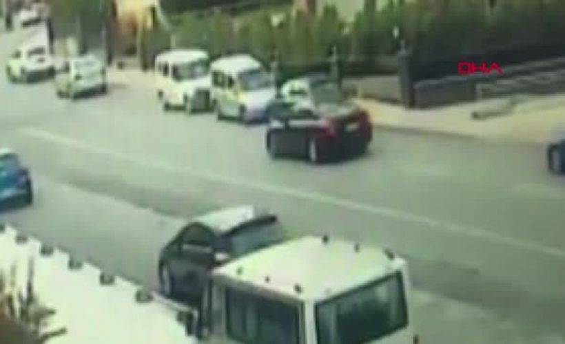 İstanbul'da bankadan çıkanlara kapkaç yapan şüpheliler kamerada