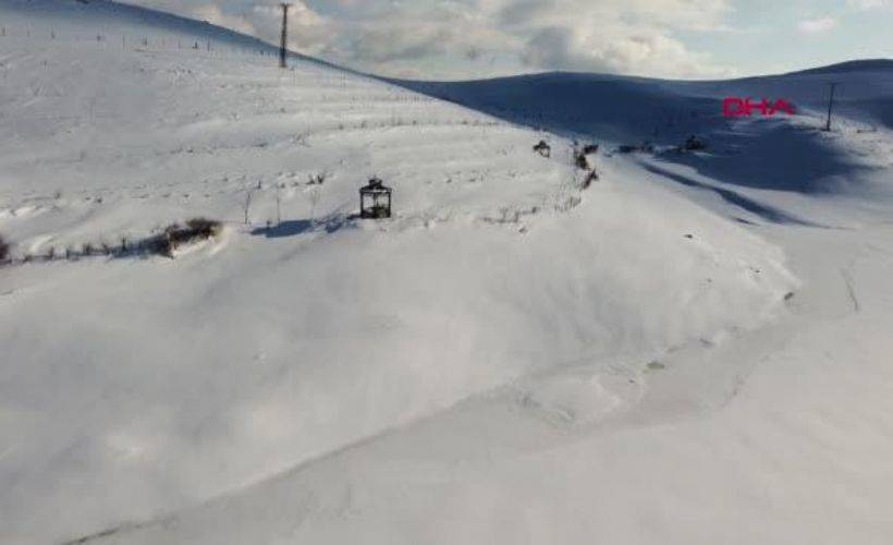Buz tutan Üçoluk Göleti’nde görsel şölen