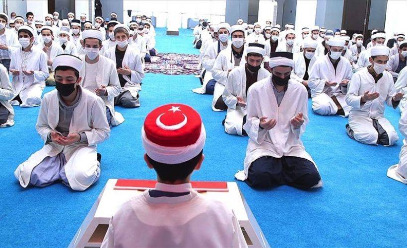 Erzurumlu hafızlardan şehit askerler için hatim ve dua