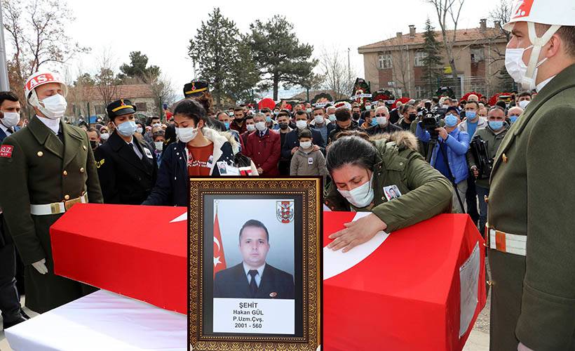 Tatvan şehidleri Gül ve Demirci son yolculuğuna uğurlandı