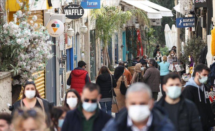 Ege'deki turizm beldeleri, kısıtlamasız ilk cumartesiyi hareketli geçirdi