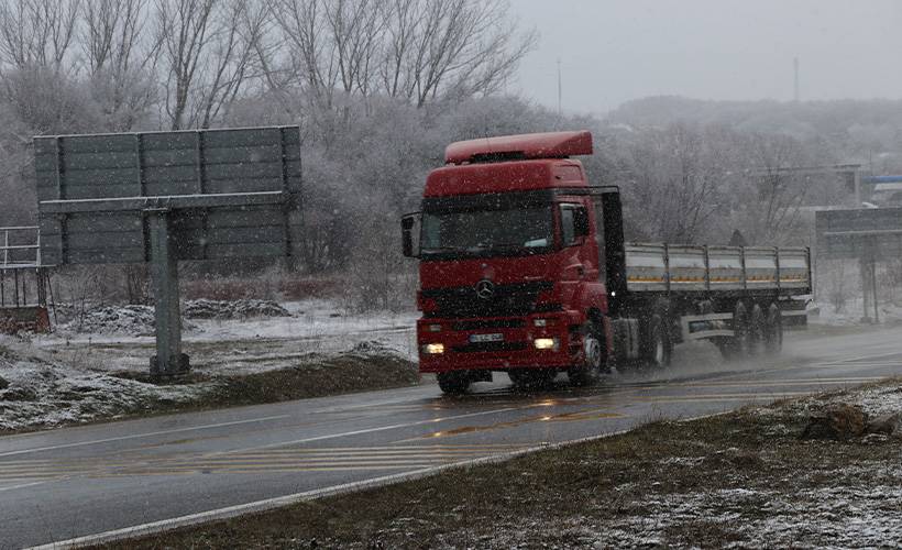 Bolu Dağı'nda kar yağışı etkili oluyor
