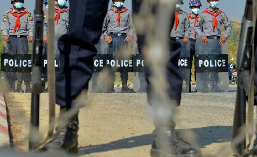 Myanmar'da darbeciler kamu binalarını korumaya aldı