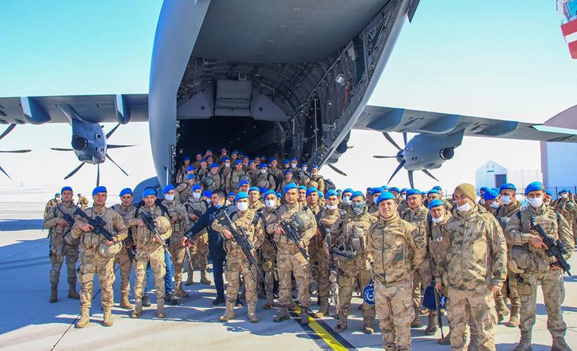Komandolar Türk bayrakları ve dualarla Suriye'ye uğurlandı