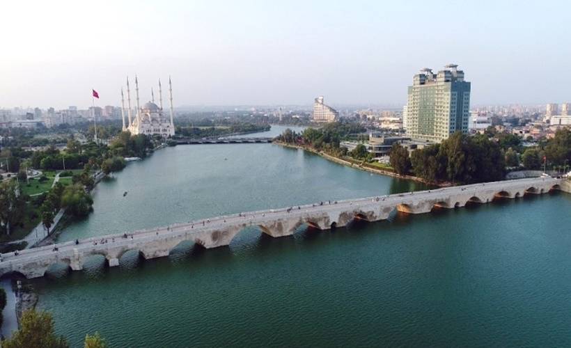 Adana Taş Köprü'den 'haraç alınmış'