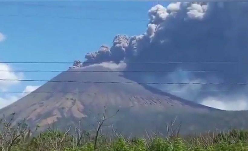 Nikaragua'da yanardağın faaliyete geçmesi nedeniyle Chinandega şehri külle kaplandı