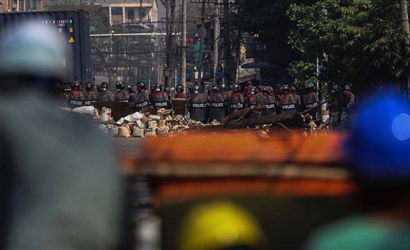 Myanmar'da güvenlik güçleri, grevdeki demir yolu çalışanlarının evlerini bastı