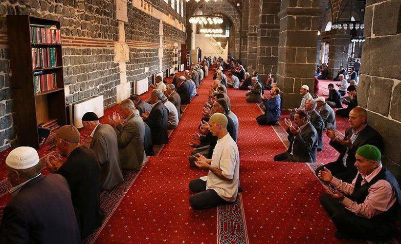 Türkiye'de Miraç Kandili gecesi