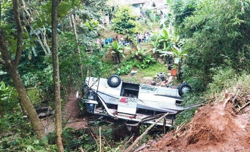 Endonezya'da korkunç kaza: Çok sayıda ölü ve yaralı var