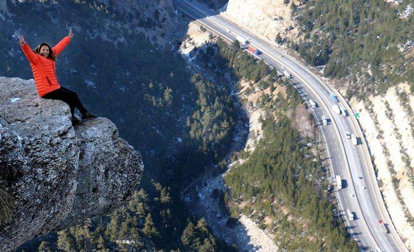 ‘Uçurumdaymışım gibi çek’ demek için buraya akın ediyorlar