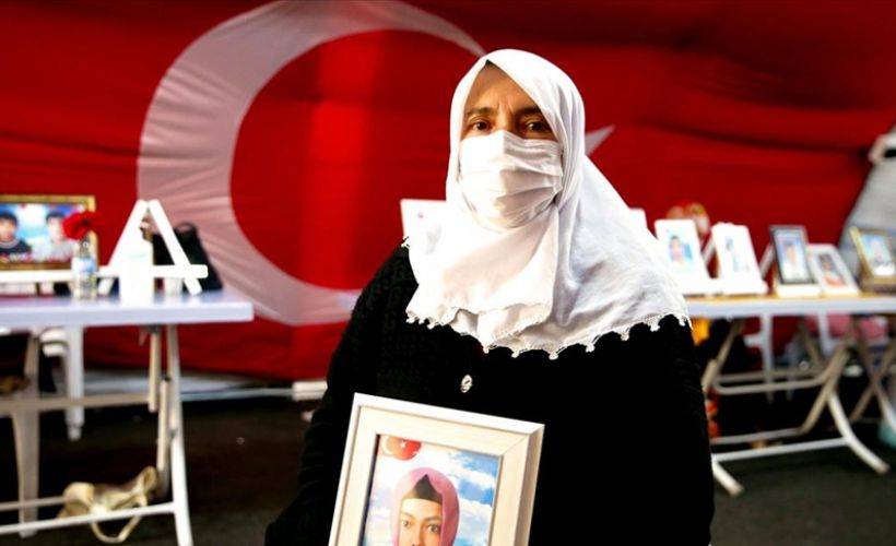 Diyarbakır annelerinden Hatice Levent: Onların evlatları bey gibi yaşıyor bizim evlatlarımız mağaralarda