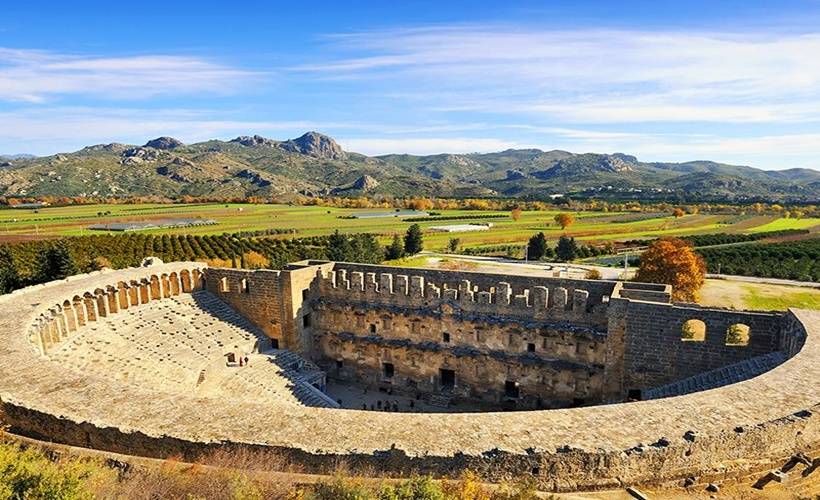 Aspendos turizmle değil 'Atlarıyla' da ünlü