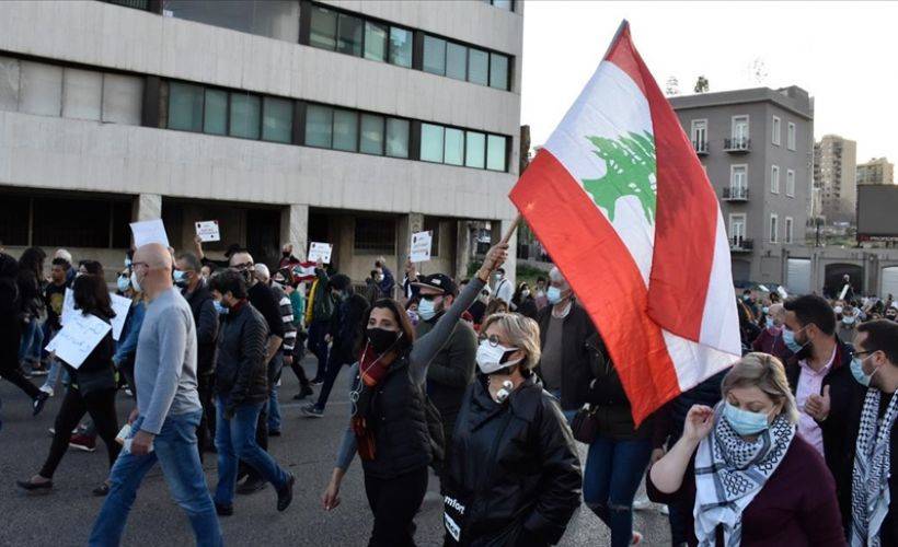 Lübnan'da 'acil geçiş hükümeti' yürüyüşü!