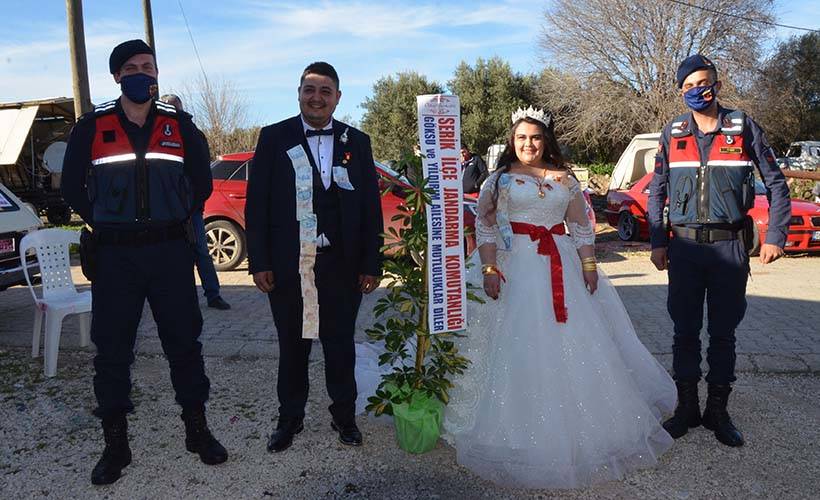 Jandarmadan önce ceza, sonra çiçek...