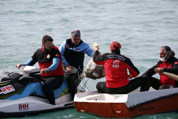 Daha temiz bir çevre için İstanbul Boğazı'na daldılar