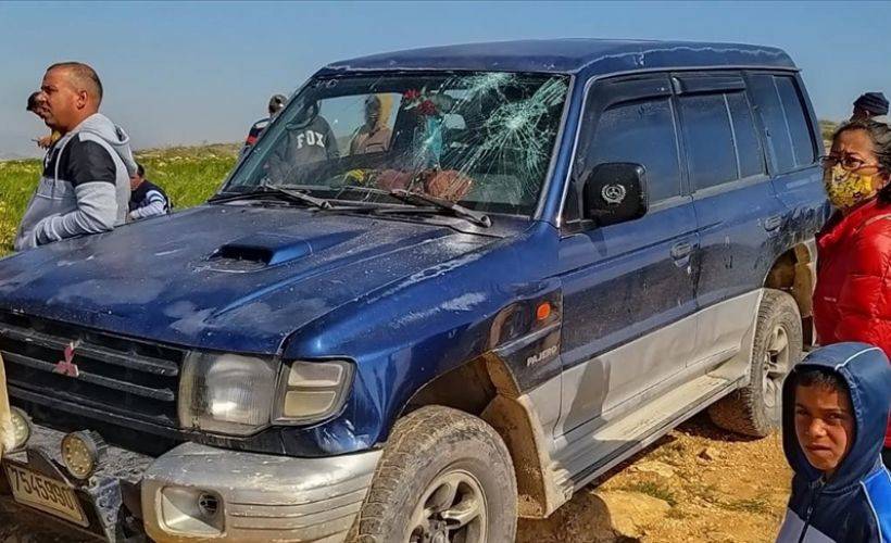 Filistinli anne ile babayı çocuklarının gözü önünde yaralayan Yahudi yerleşimcilerin saldırısı kameraya yansıdı