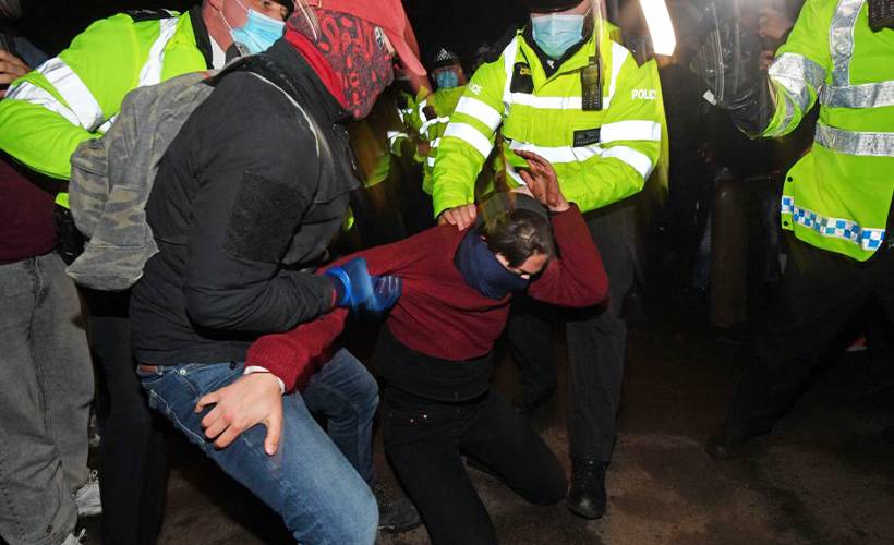 Londra'daki anma törenine sert müdahale tepki çekti