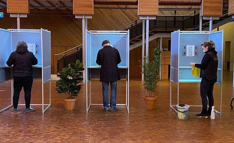 Hollanda halkı Kovid-19 salgını gölgesinde sandığa gidiyor