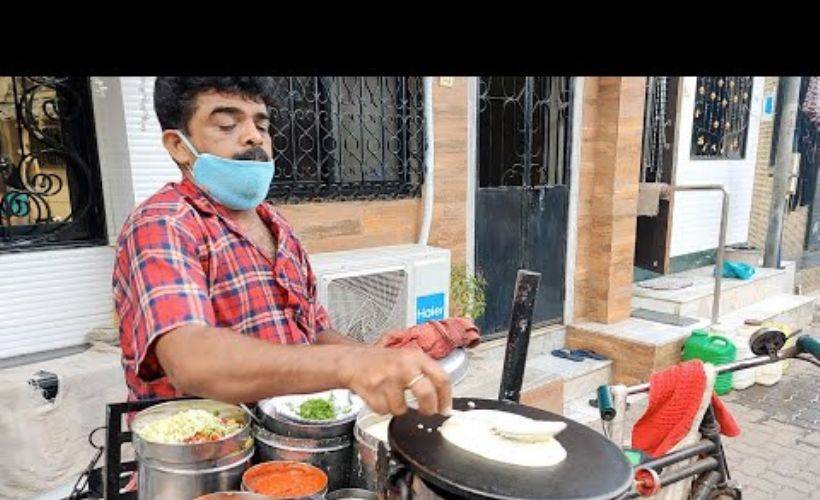 Hindistan’da bir sokak satıcısı pizza yapıyor! Kısıtlı imkanlarla lezzetler sunuyor