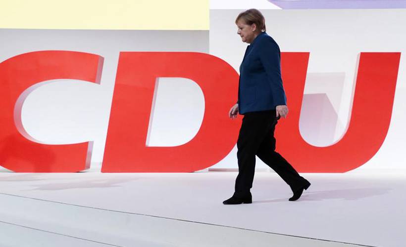 'Merkel'in partisi yol ayrımında'