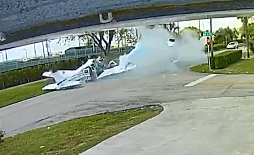 ABD’de uçak otomobilin üzerine düştü: 2 ölü, 2 yaralı