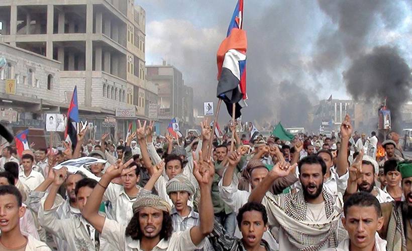 Yemen'de göstericiler hükümet sarayını bastı!