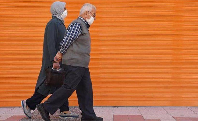 65 yaş üstüne sokak yasağı var mı? 65 yaş üstüne hangi saatlerde sokağa çıkmak serbest?
