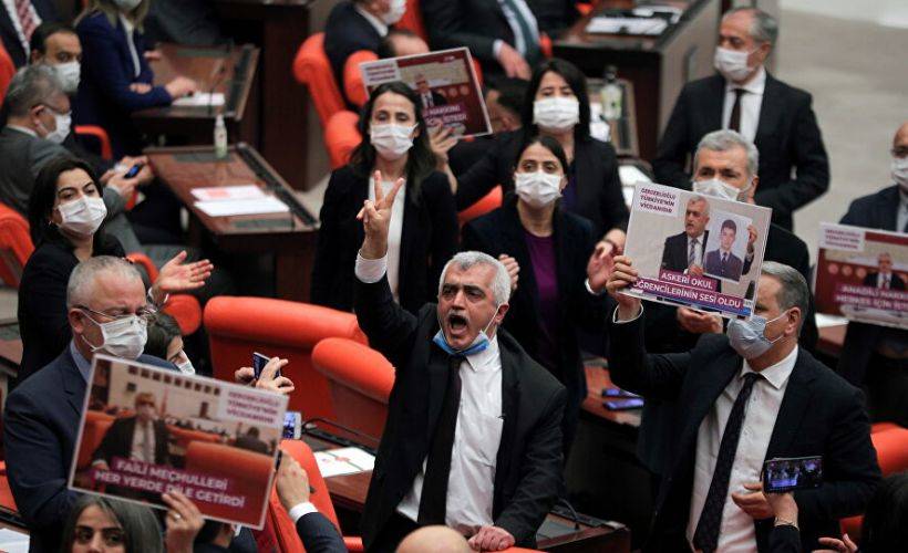 Vekilliği alınan Gergerlioğlu, TBMM'de sabahladı