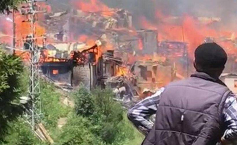 Yusufeli'nde yanan 60 ev için TOKİ harekete geçti