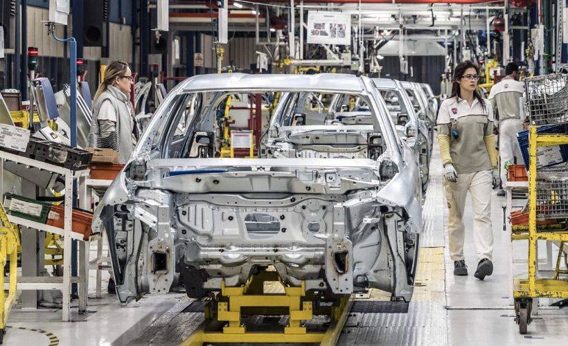 Otomotiv devi şirketler malzeme yetersizliğinden üretimlerini durdurdu