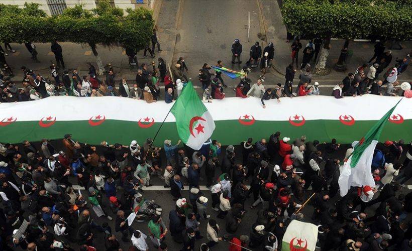 Cezayir'de köklü değişim talebiyle yeniden başlayan gösteriler 4. cuma gününde devam ediyor