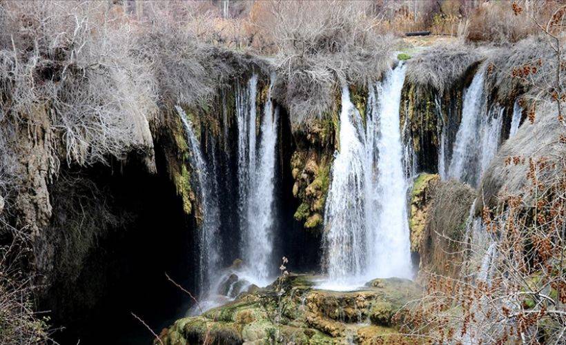 Kovid-19 sessizliğinin hakim olduğu Göksu Şelalesi
