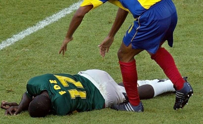 Hakem 'aldatmaya yönelik' derken o yerde can veriyordu