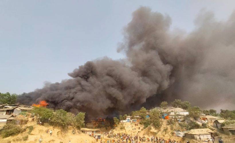 Arakanlı mültecilerin kampında büyük yangın