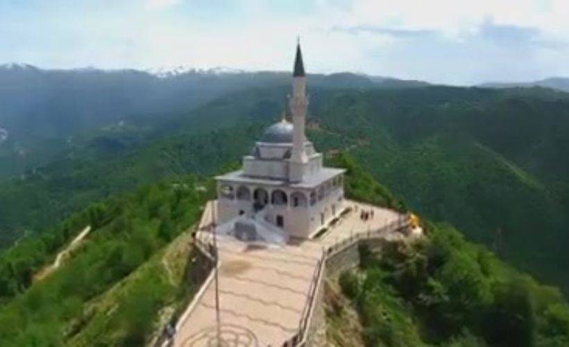 Bu ezanı duyan mest oluyor