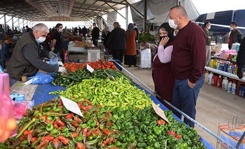 Covid-19 testi pozitif olan pazarcı tezgah başında yakalandı