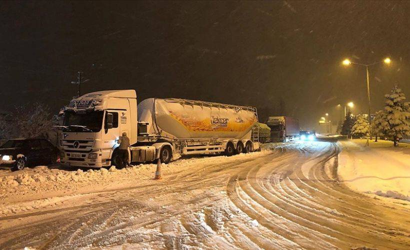 Konya-Antalya kara yolunda ulaşıma kar engeli