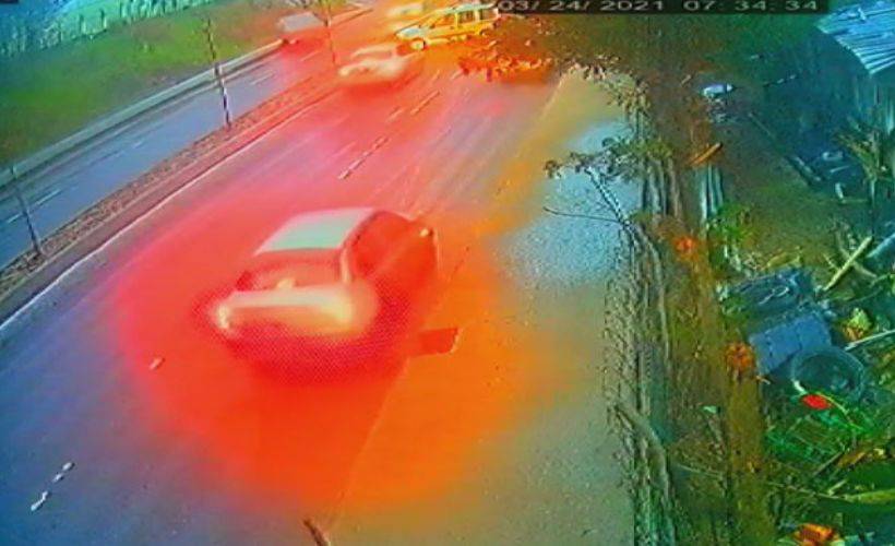 Gaziosmanpaşa'da zincirleme trafik kazası kamerada