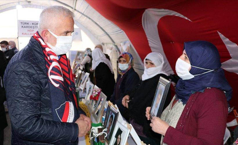 Diyarbakır annelerine destek ziyaretleri sürüyor