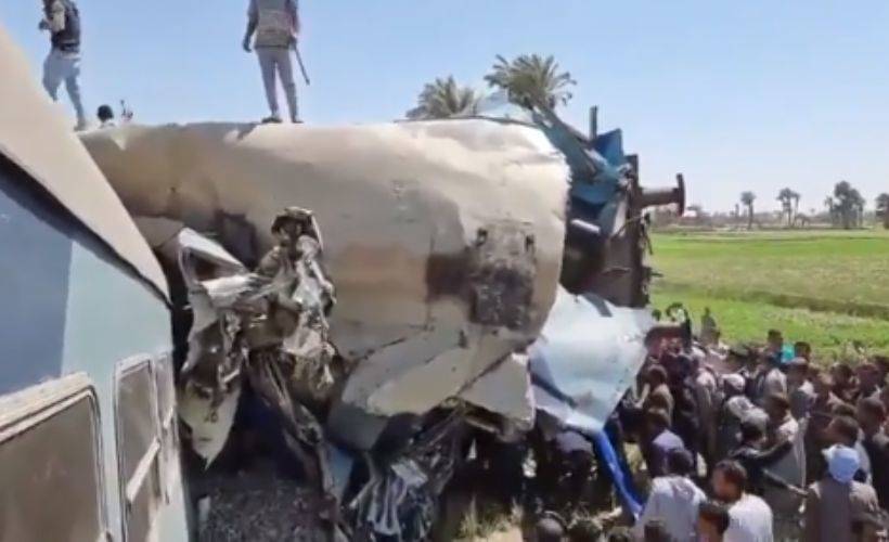 Mısır'da iki tren kafa kafaya çarpıştı: 32 ölü, 66 yaralı