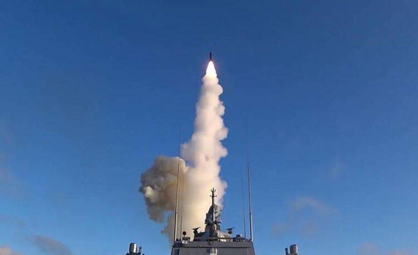 9 bin 800 KM hızla ilerledi… Savaş uçaklarına yakalandı