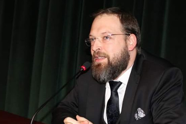 Tezcan: En büyük uyuşturucu konformizmdir